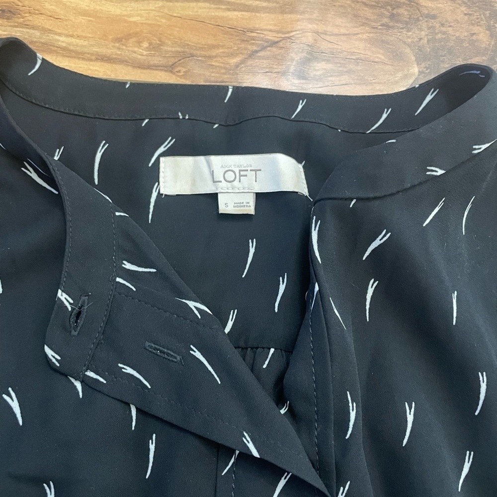 LOFT Black and White Patterned Blouse - Picture 4 of 7